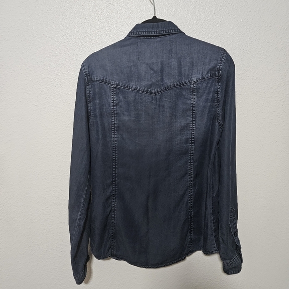 Bella Dahl chambray button down vneck top Size small - Picture 8 of 9